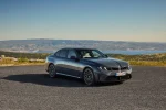 Nové BMW 320 generace G50, šedý sedan zepředu