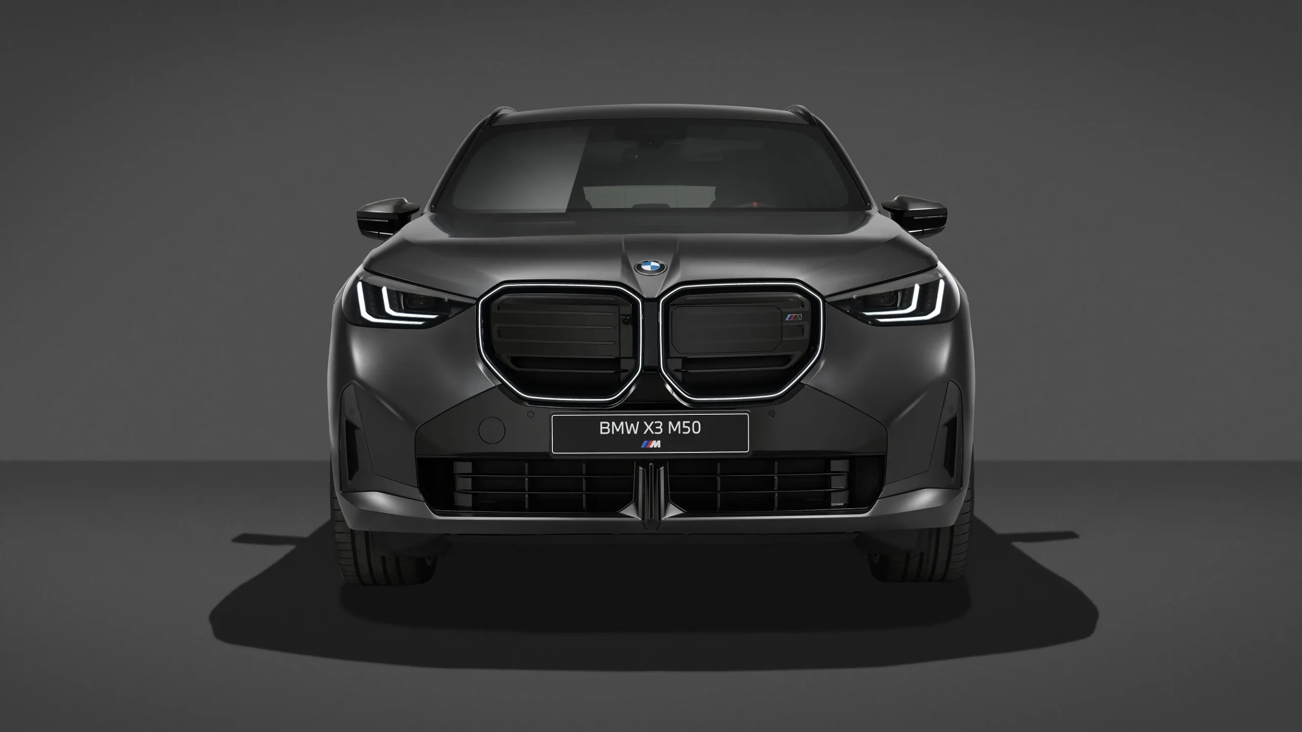 BMW X3 M50 xDrive s paketem Black, čelní pohled