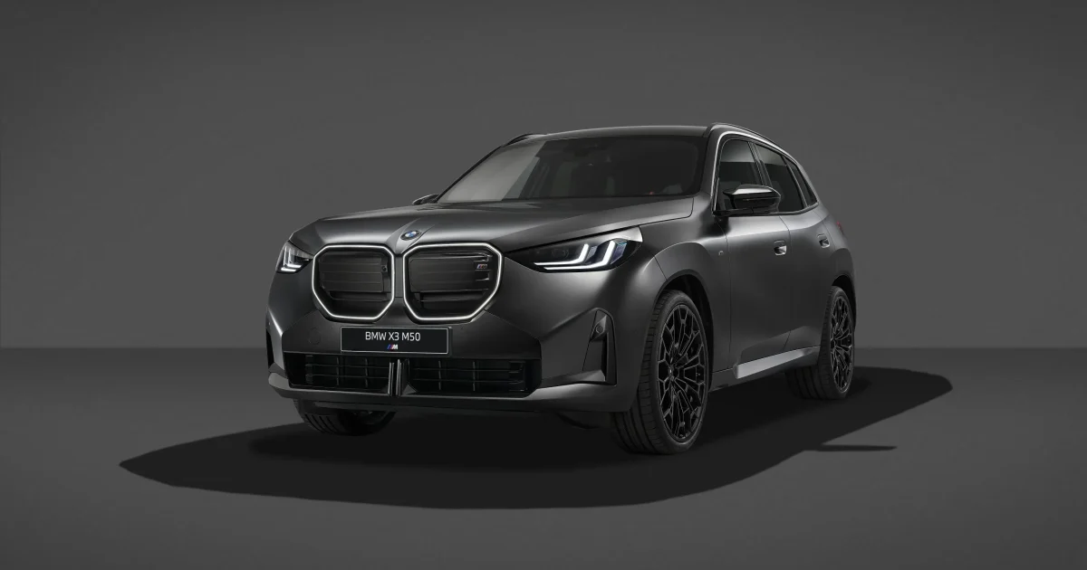 BMW X3 M50 xDrive s paketem Black, tříčtvrteční pohled