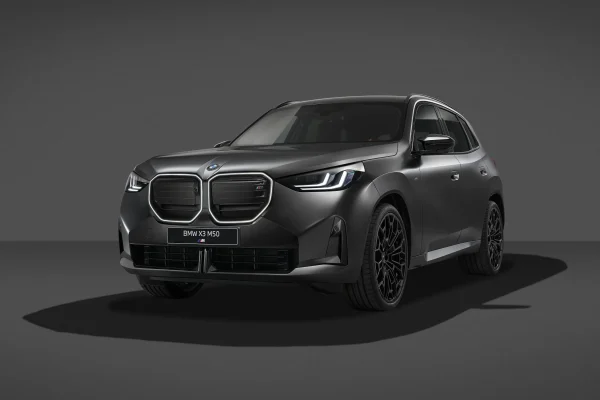BMW X3 M50 xDrive s paketem Black, tříčtvrteční pohled