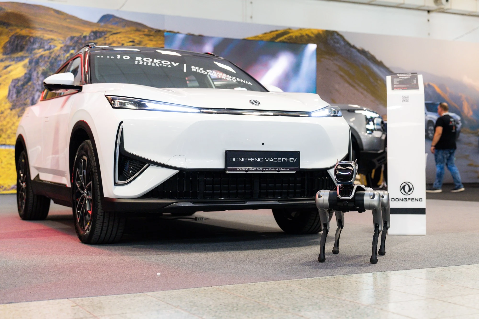 Dongfeng MAGE PHEV vystavený na autosalonu v Nitře