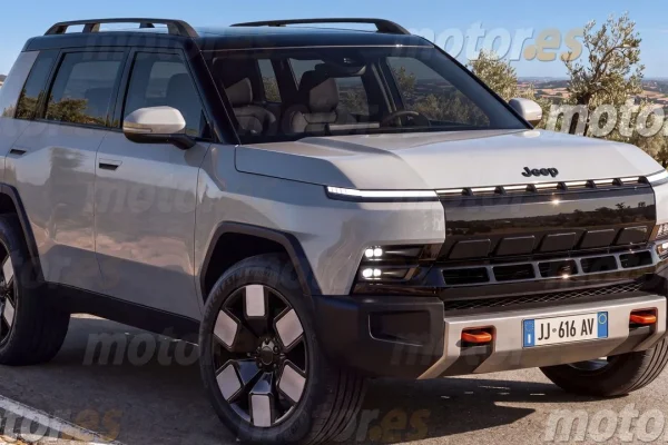 Neoficiální ilustrace budoucího Jeepu Renegade od Motor.es, stříbrné SUV zepředu, registrační značka JJ 616 AV