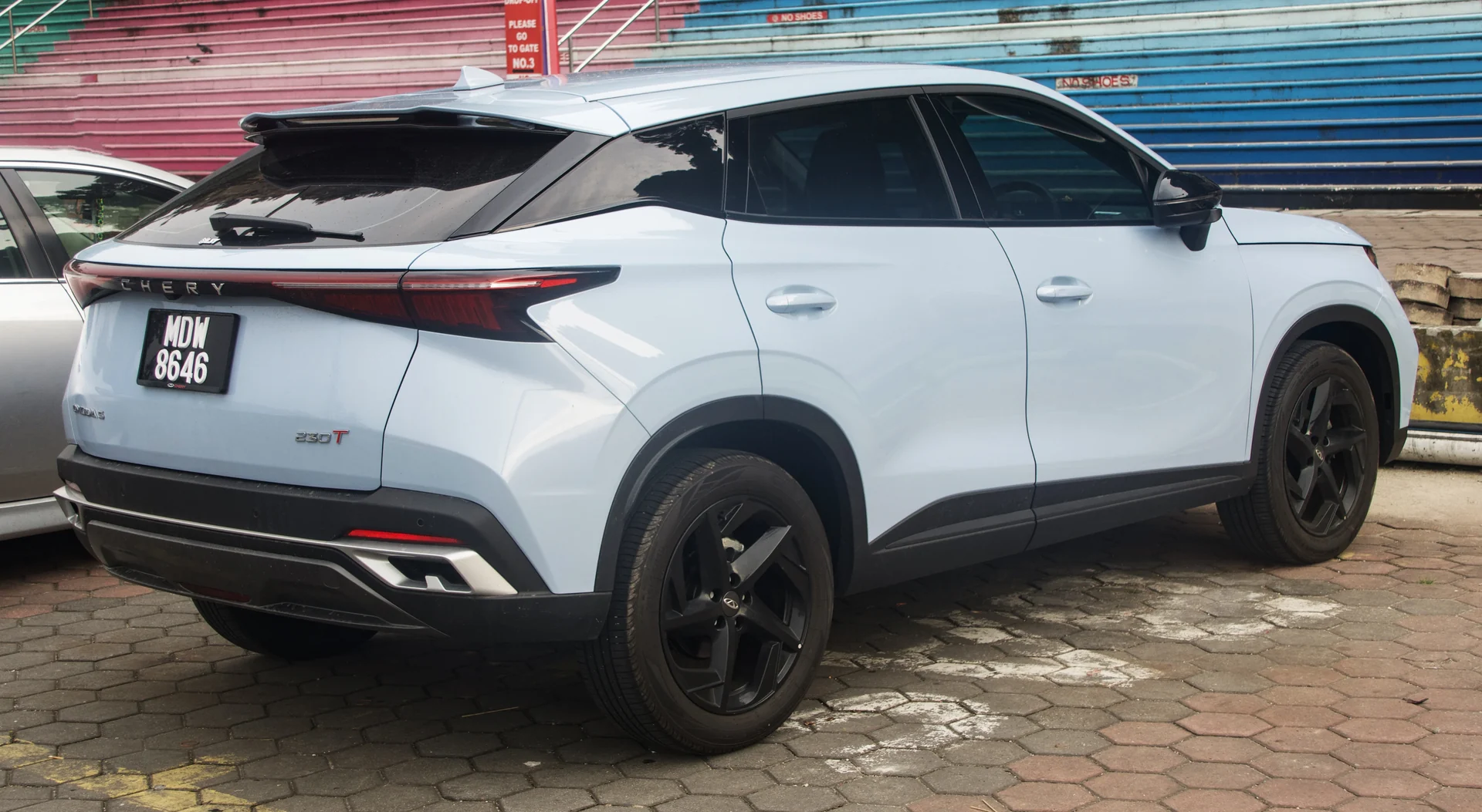 Chery Omoda 5 s malajsijskou registrací v Kuala Lumpuru, pohled zezadu, ilustrační foto