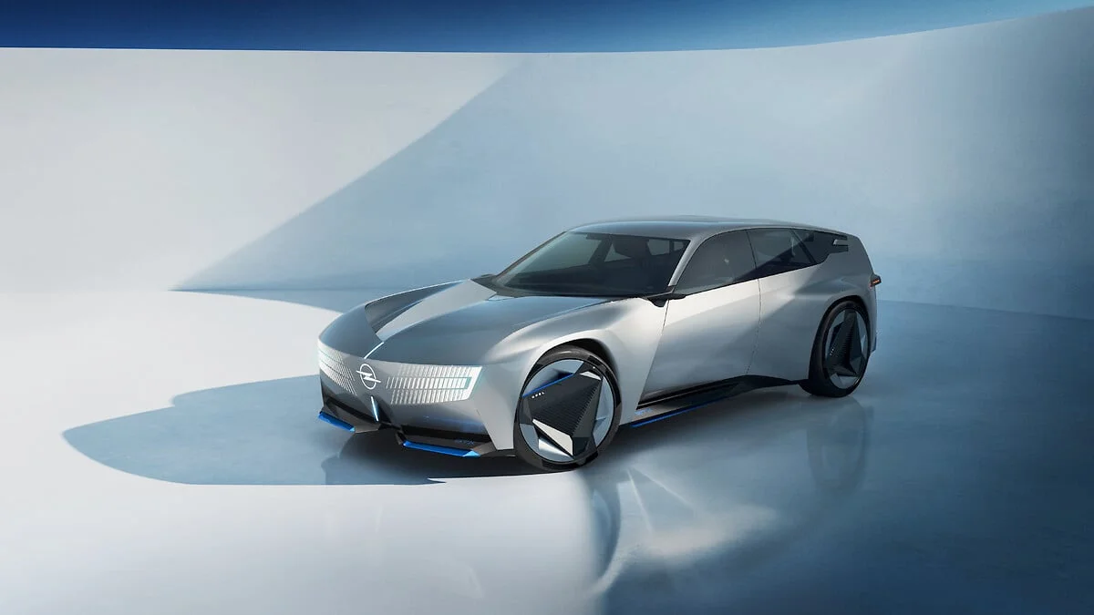 Nízká silueta kombi Opel STX Concept v bočním tříčtvrtečním pohledu