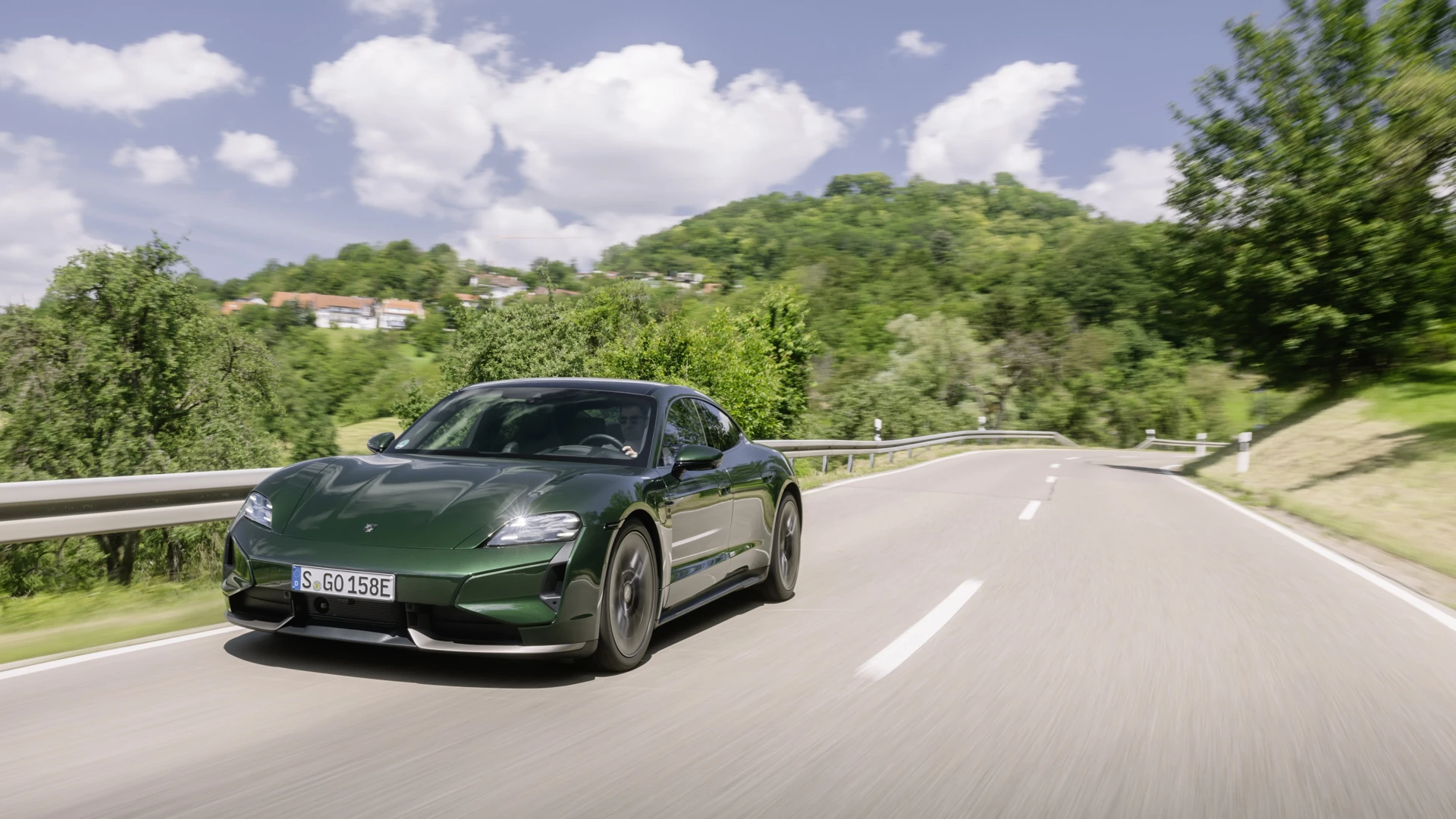 Porsche Taycan Turbo po modernizaci 2024, příď a přední tříčtvrteční pohled