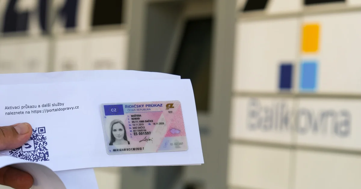 Vzor českého řidičského průkazu před výdejním boxem