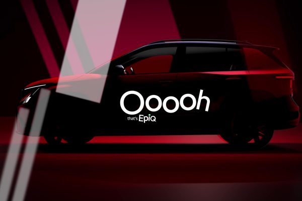 Škoda Epiq Sportline v oficiální videoupoutávce, celý vůz z boku