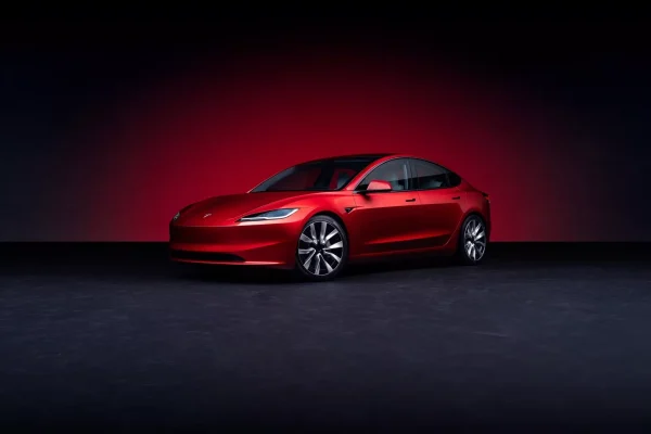 Tesla Model 3 Highland a jeho přední světlomety