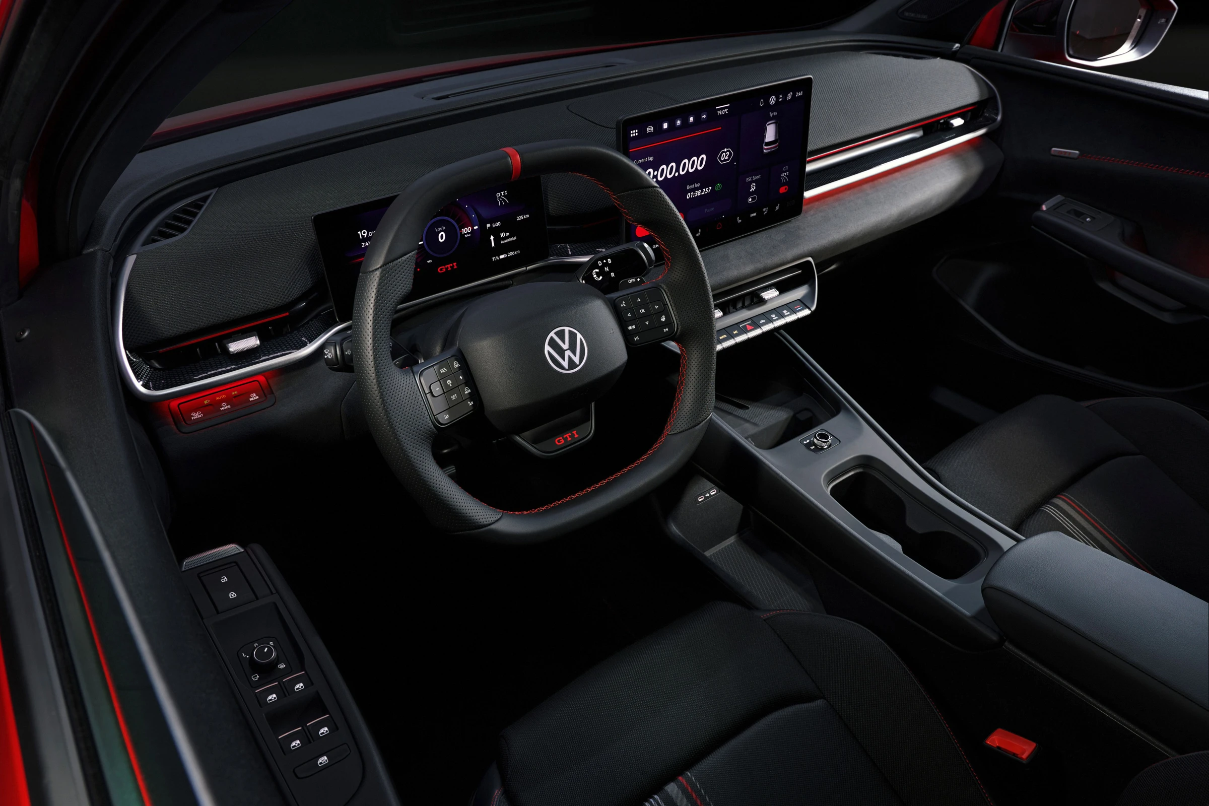Interiér Volkswagenu ID. Polo GTI s tlačítkem GTI na volantu