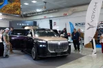 Voyah Taishan na autosalonu v Nitře, pohled zepředu a z boku